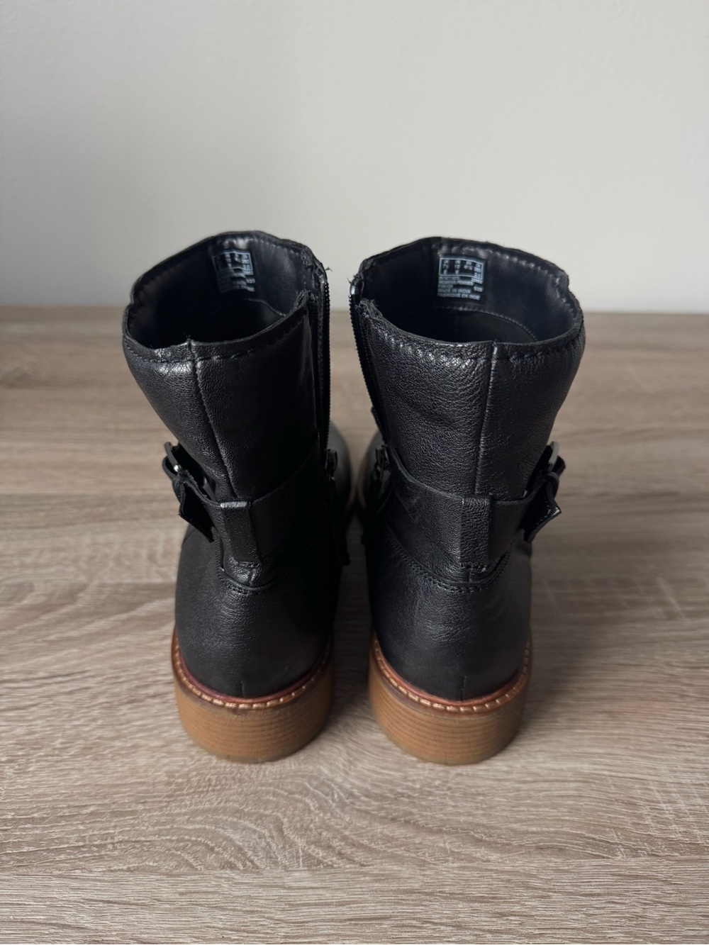 Clarks Black Leather Ankle Boots Womens 10W Buckle Zip Comfort Booties - Picture 3 of 6